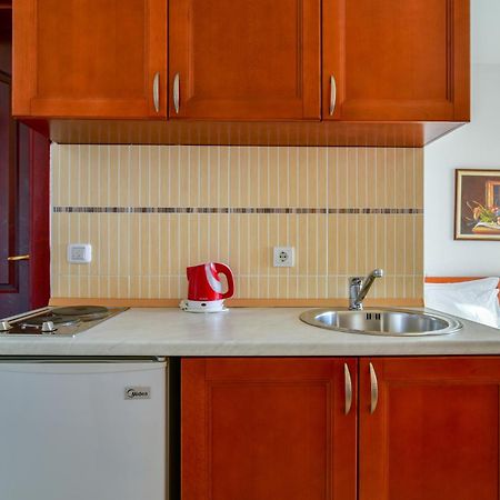 Apartments Leut Свети-Стефан Номер фото