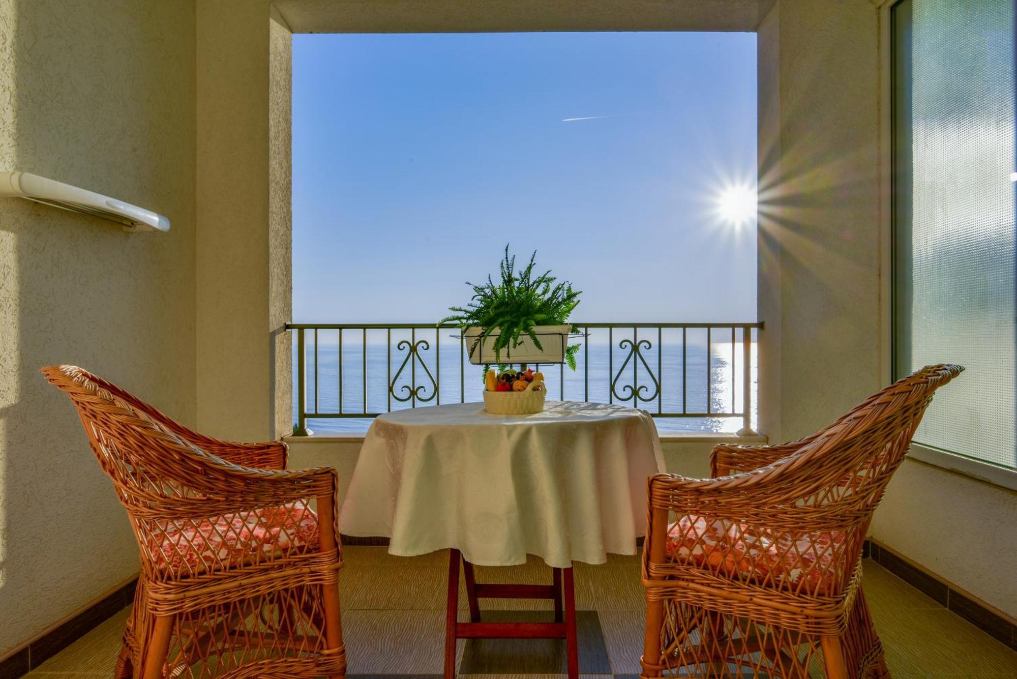 Apartments Leut Свети-Стефан Номер фото
