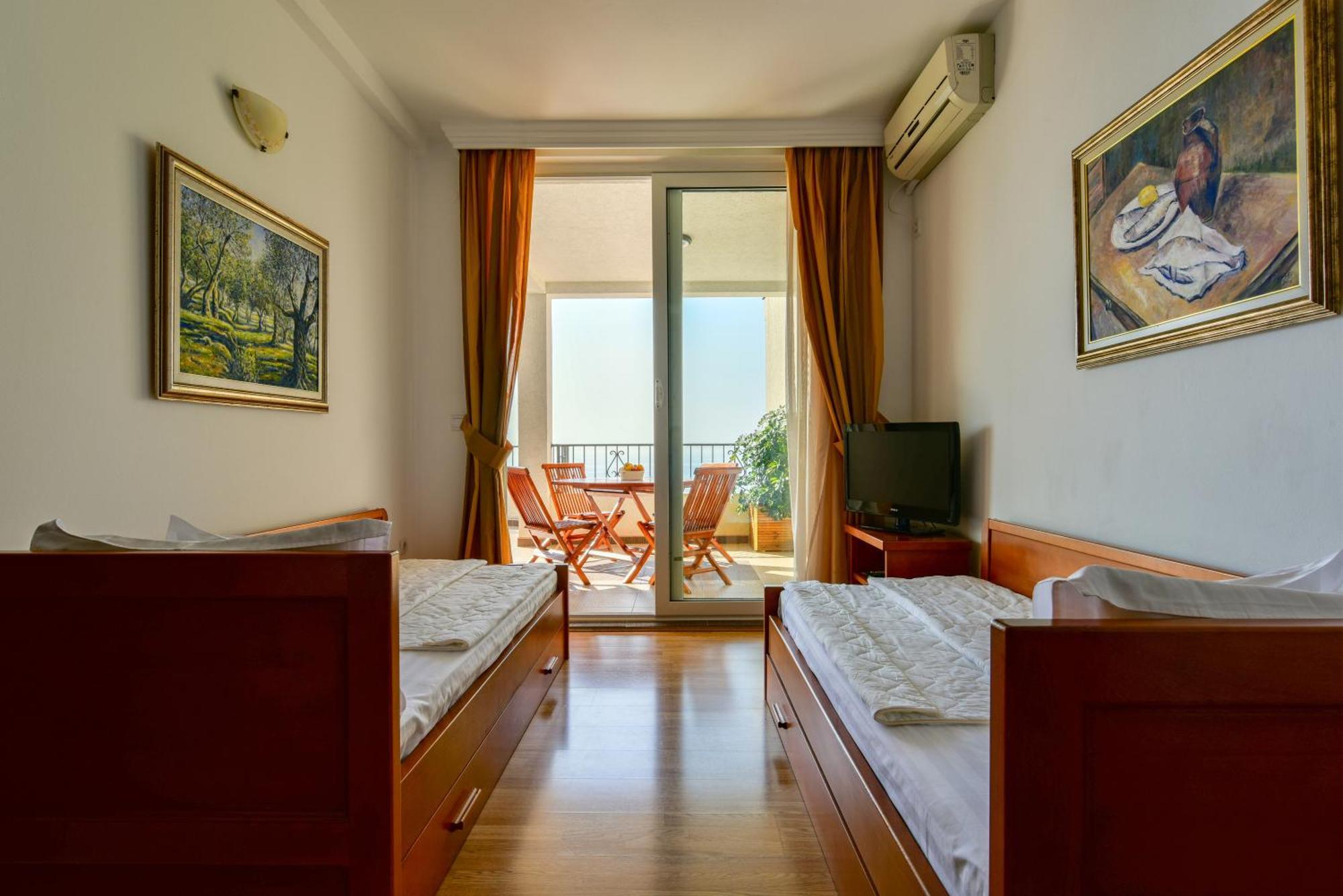 Apartments Leut Свети-Стефан Номер фото