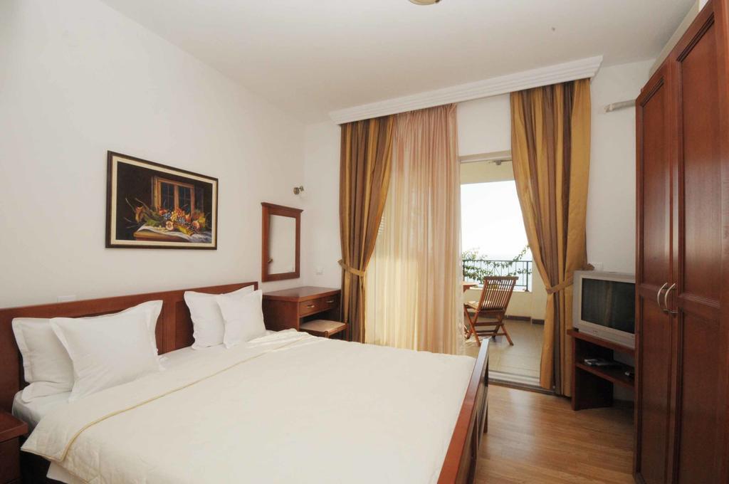 Apartments Leut Свети-Стефан Экстерьер фото