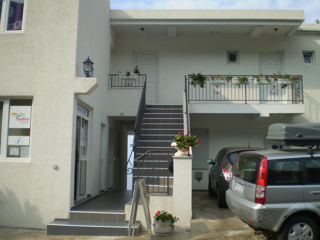 Apartments Leut Свети-Стефан Экстерьер фото