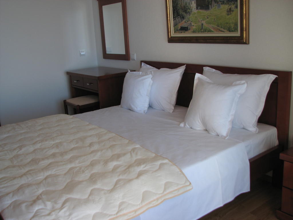 Apartments Leut Свети-Стефан Номер фото