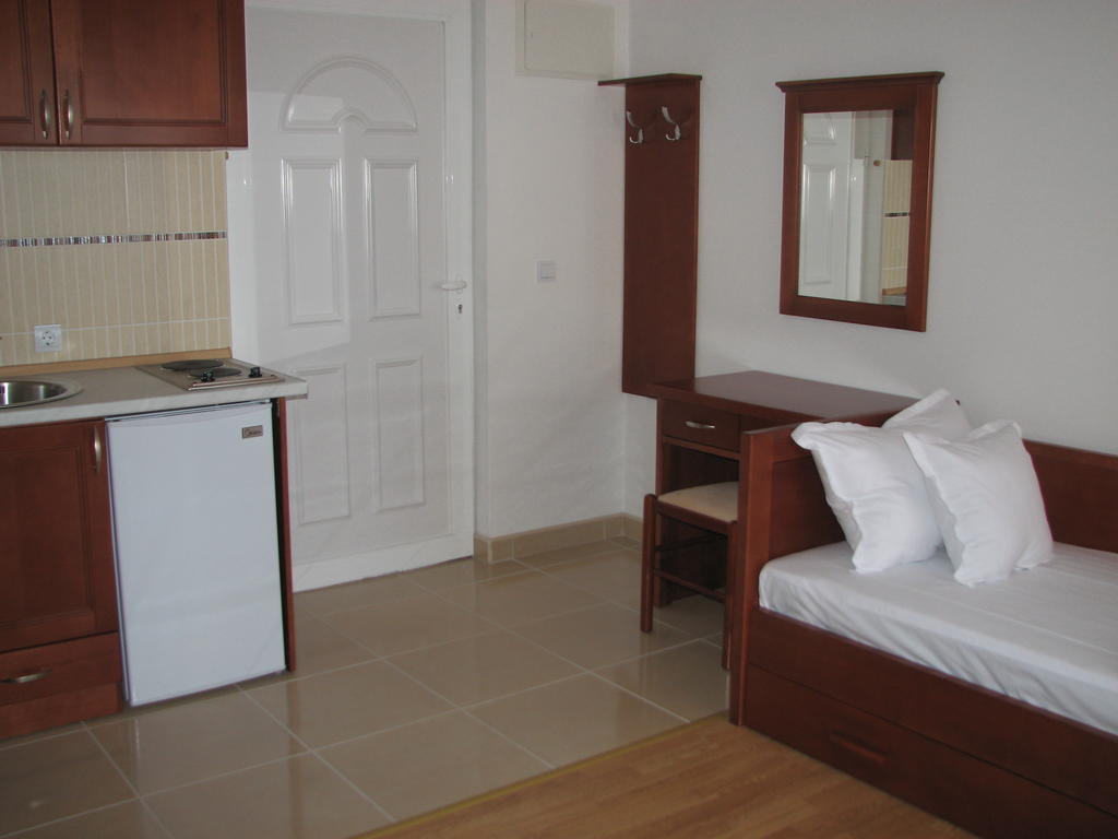 Apartments Leut Свети-Стефан Номер фото