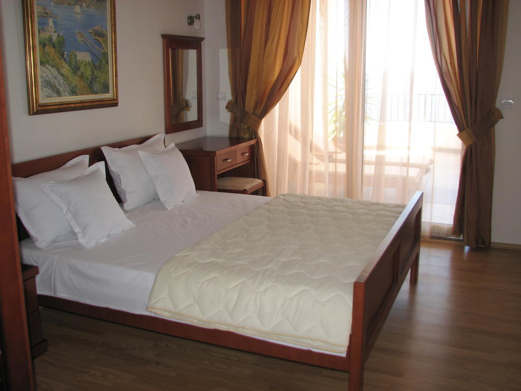 Apartments Leut Свети-Стефан Номер фото