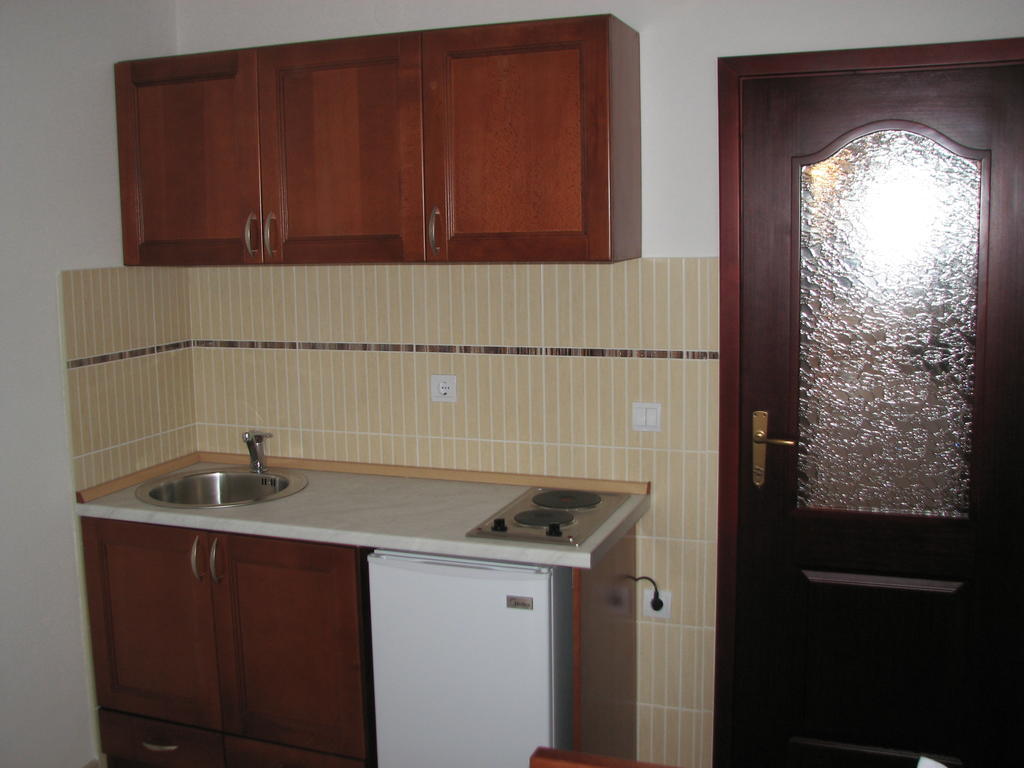 Apartments Leut Свети-Стефан Номер фото